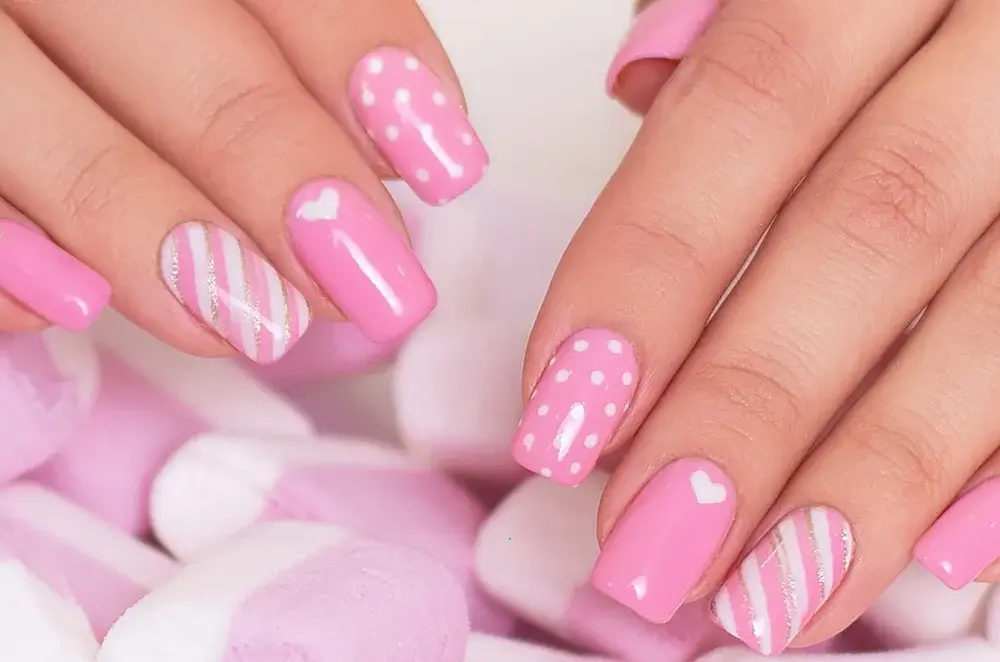 Manicure hybrydowy krótkie paznokcie: Inspiracje i triki na wydłużenie