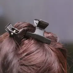 Jak używać klamry do włosów, aby uniknąć zniszczeń i stylizować idealnie